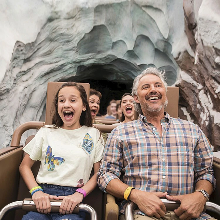 Ingresso 4 Dias Disney com Parques Aquáticos (Park Hopper Plus) Criança – Acesso a Mais de Um Parque no Dia – Acesso a Experiências Esportivas – Grátis 1 IDKIDS (Divertido para as Crianças, Essencial para os Pais. Limite 1 por Passageiro) – Mais Informações, Consulte Detalhes do Item – CRIANÇA (de 3 a 9 anos)